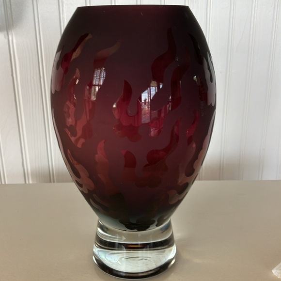 Beautiful Glass Amethyst Heavy Vase With Frosted Detail, Thick Clear Bottom - Picture 6 of 12